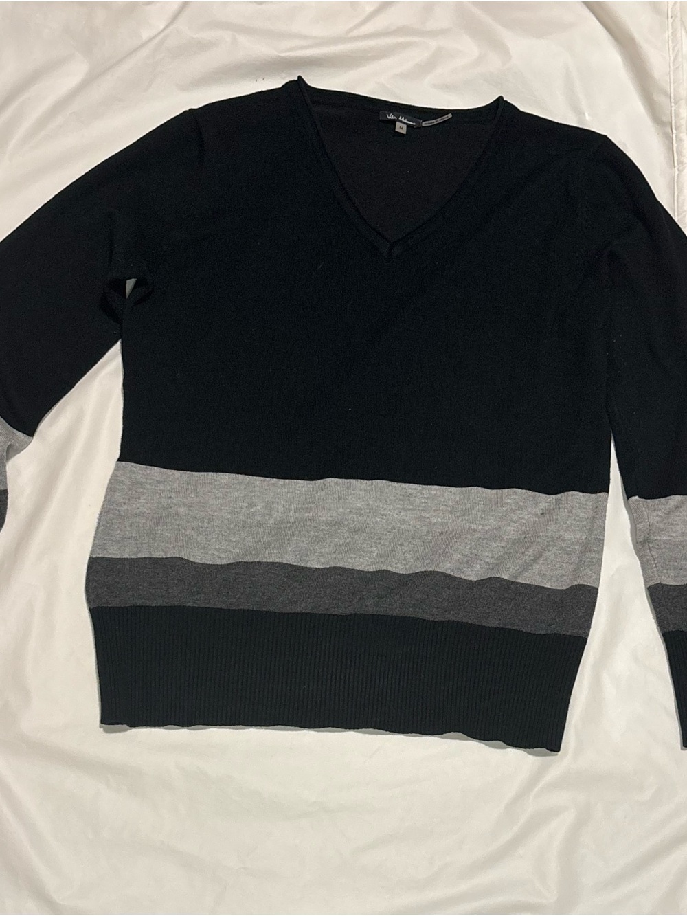 Women’s V-Neck Colorblock Sweater - Black & Gray
